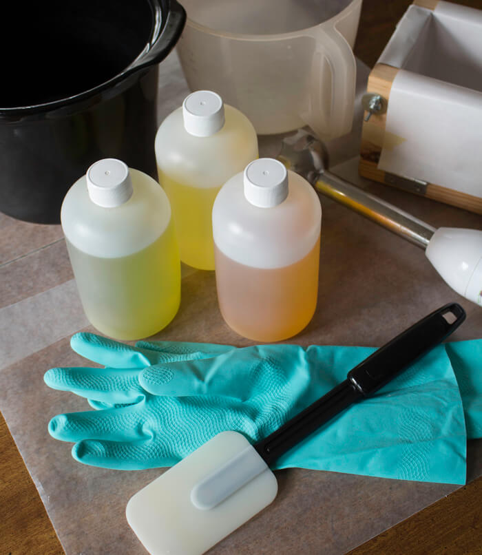 Thyme Witch Hazel Facial Bar DIY // Learn how to create this natural facial bar with honey, witch hazel and thyme. 