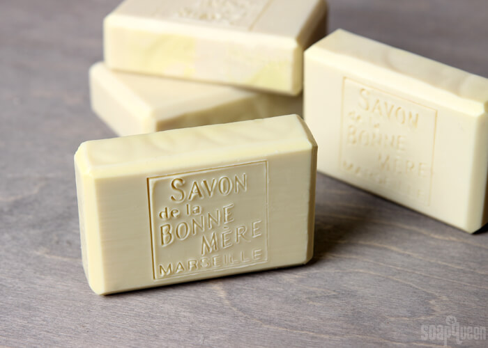 Simple Castile Cold Process Soap DIY // Learn how to make soap with 100% olive oil. Castile soap is extremely gentle and great for sensitive skin.