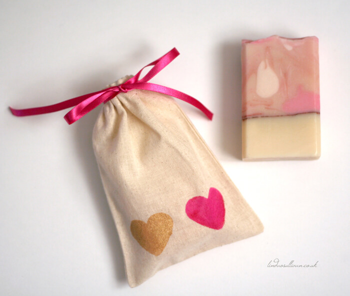 How to Make Custom Stenciled Bags 