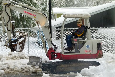 Digging the office out of the snow P1050562