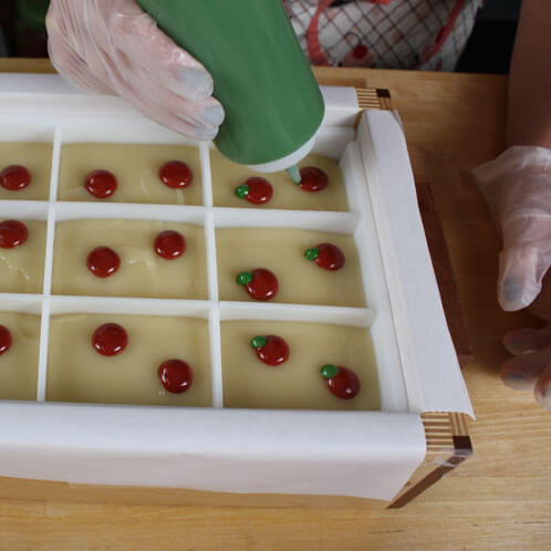 Dotting Green next to Red