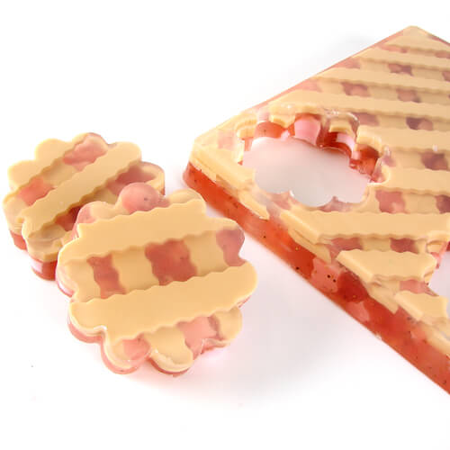 Strawberry pie soap Love pie? Now you can bathe with it! Learn how to make adorable Strawberry Pie Soap.