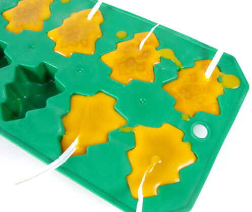 These natural christmas ornaments are made with beeswax, and scented with essential oils to give your house a natural holiday scent.